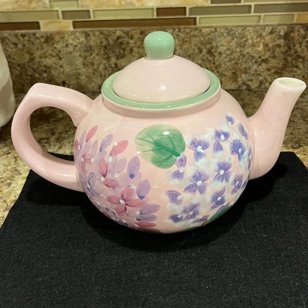 Nantucket Floral Hydrangeas Pink Teapot with Lid 7 Cup